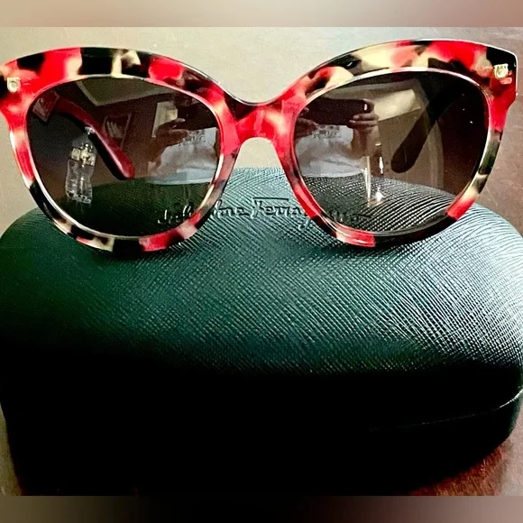 Salvatore Ferragamo Red/Black/Gold Tortoiseshell oversized Sunglasses - Picture 3 of 15
